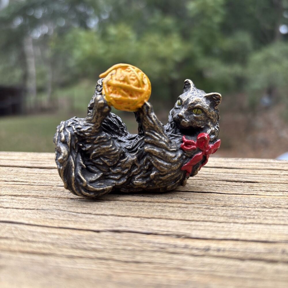 Vintage Franklin Mint Brass Cat With Ball Of Yarn & Bow Mini Figurine Sculpture